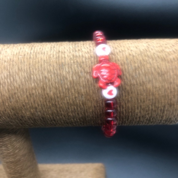 Turtle Red Heart Beaded Stretch Bracelet - Picture 9 of 13
